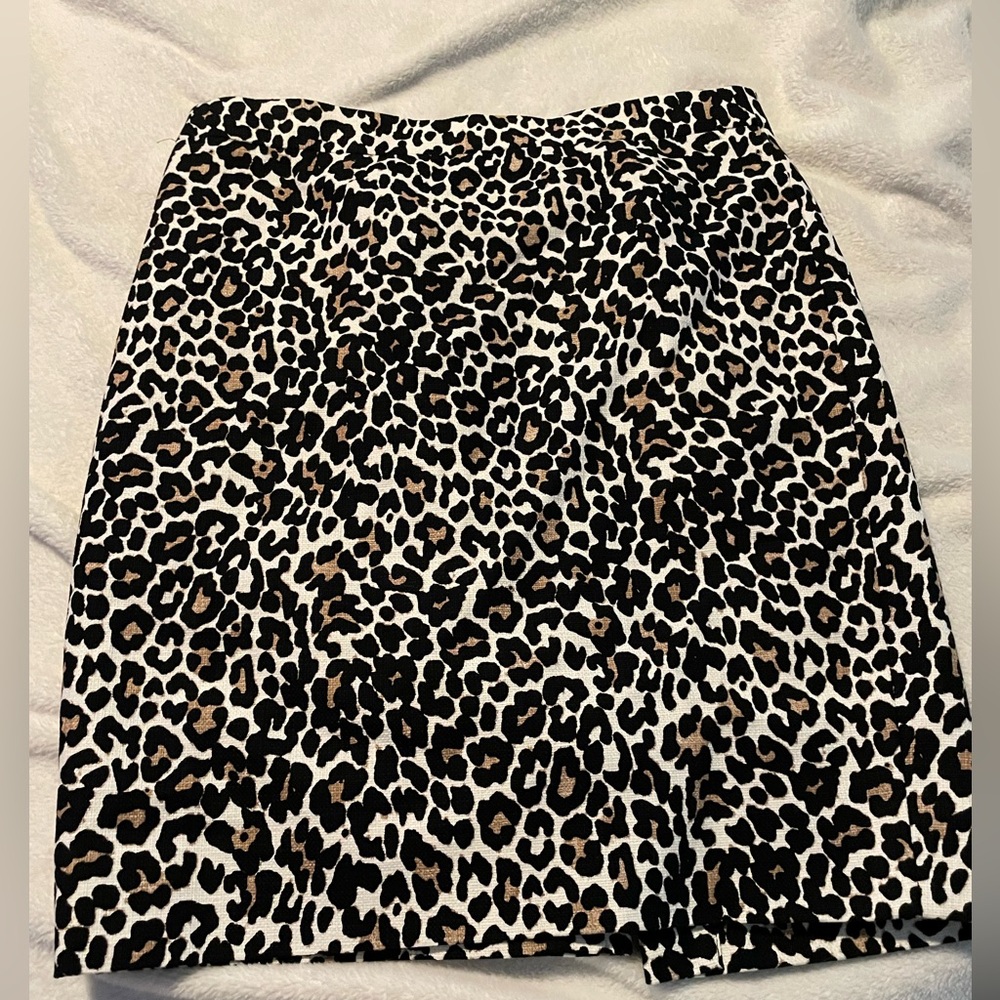 J. Crew The Pencil Skirt Leopard print back zip lined business casual size 4